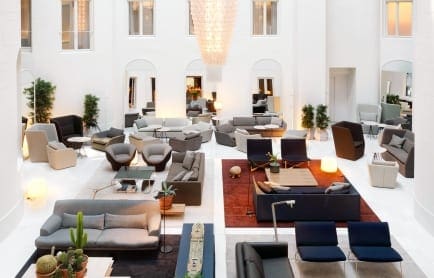 stonb-lounge-area-1412-hor-clsc