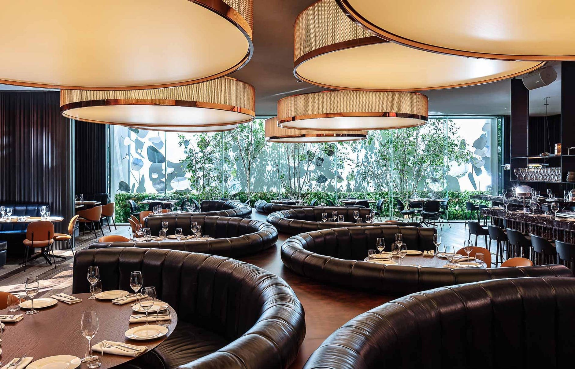 13-sirvictor_mrporter0156n_amitgeron_highres