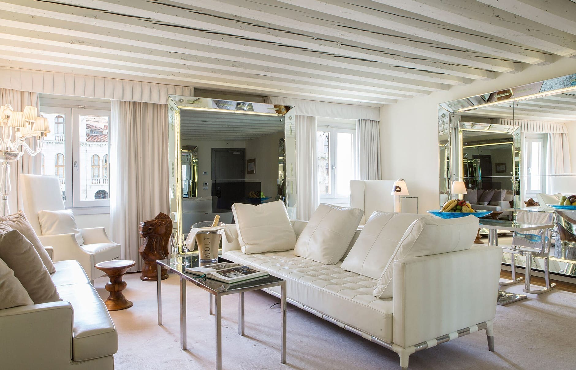 vceds-grandcanal-suite-livingarea-2582-hor-clsc