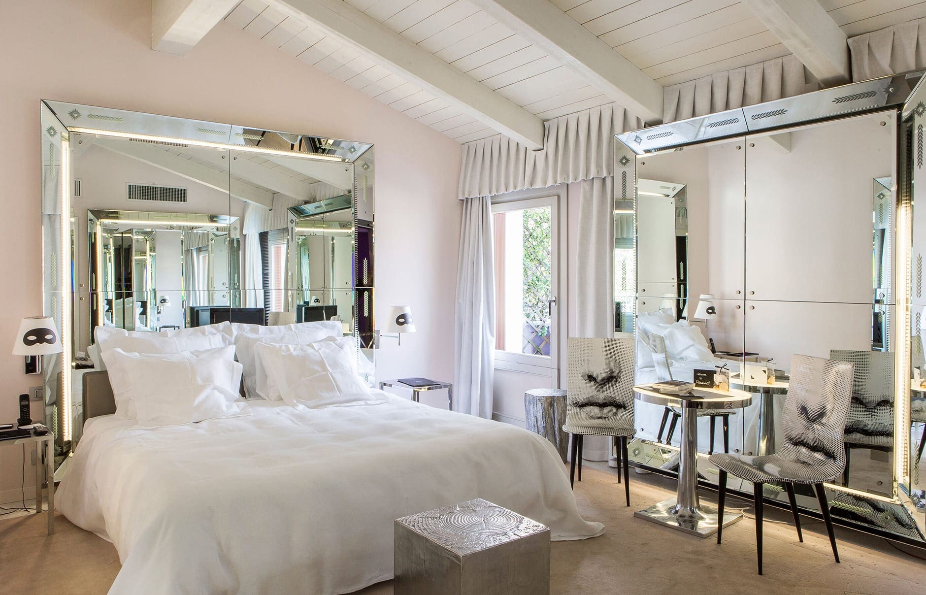 vceds-king-executive-guestroom-2577-hor-clsc