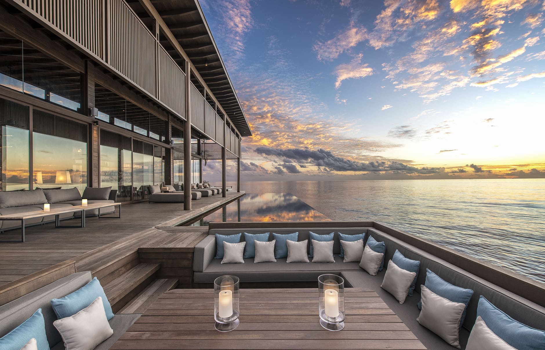 MLDPH_P0414 Presidential Residence Infinity Pool Sunset View