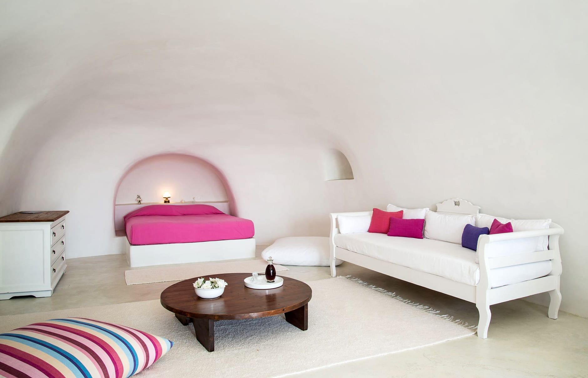 Perivolas, Santorini, Greece. Luxury Hotel Review by TravelPlusStyle © Perivolas l247396
