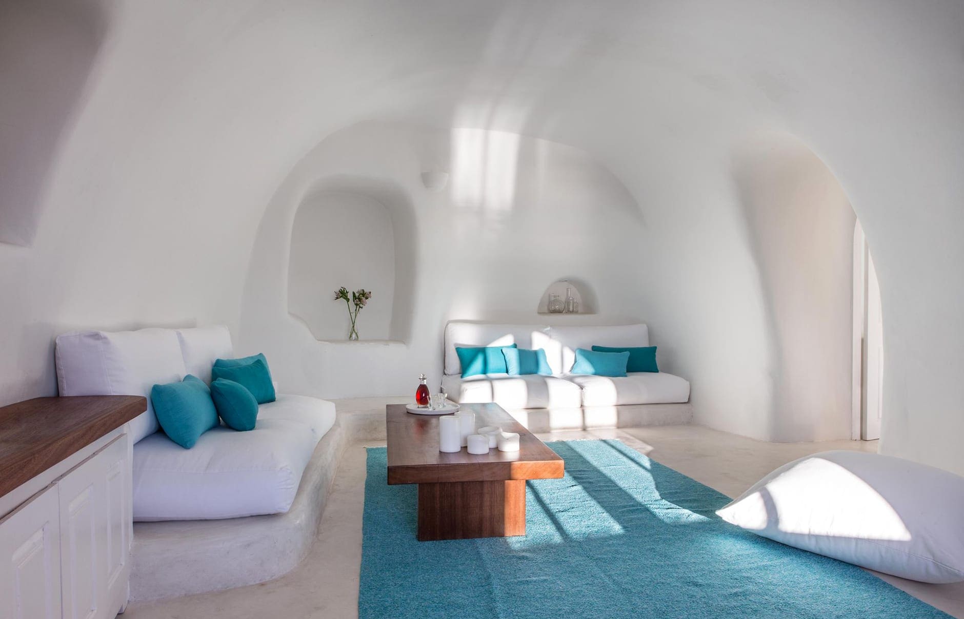 Perivolas, Santorini, Greece. Luxury Hotel Review by TravelPlusStyle © Perivolas l323653