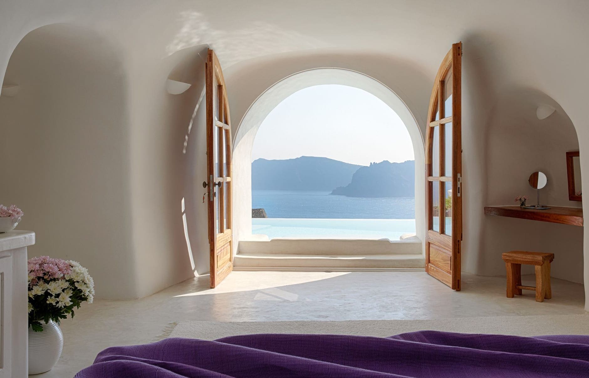 Perivolas, Santorini, Greece. Luxury Hotel Review by TravelPlusStyle © Perivolas l561030