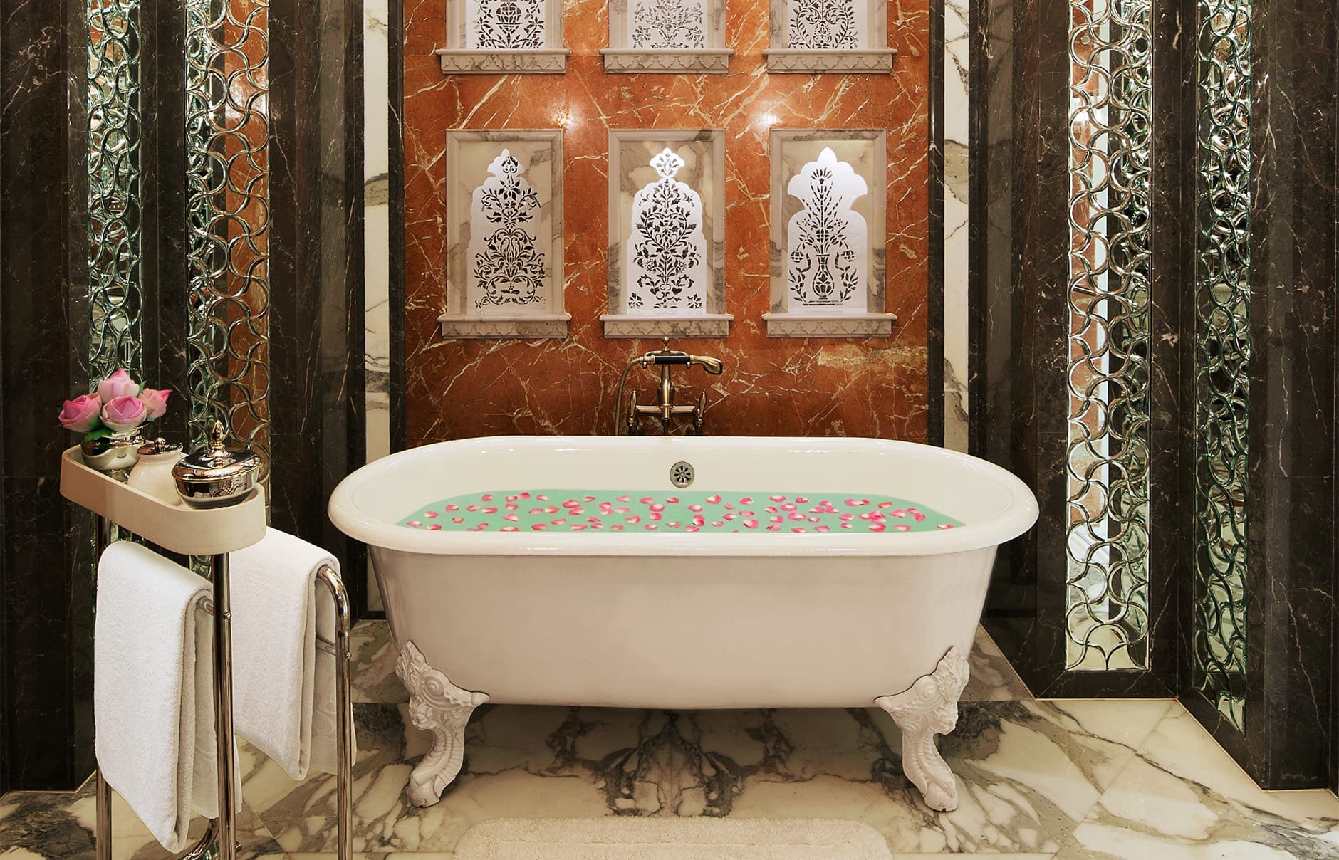 Taj Rambagh Palace, Jaipur, India. Luxury Hotel Review by TravelPlusStyle. Photo © Taj Hotels Resorts and Palaces hi_h4ej0_67917490_grand_royal_suite_-_maharani_suite_3