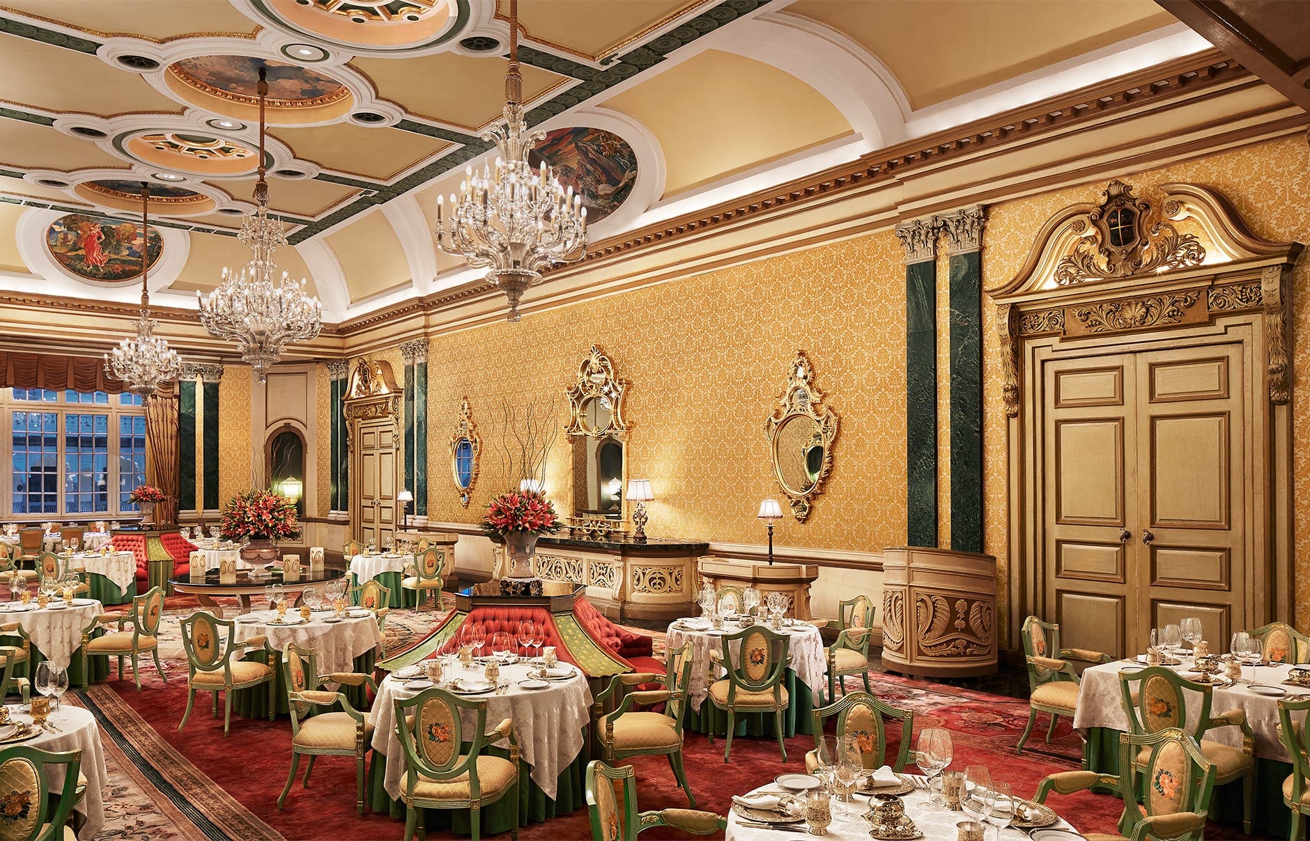 Taj Rambagh Palace, Jaipur, India. Luxury Hotel Review by TravelPlusStyle. Photo © Taj Hotels Resorts and Palaces hi_h4ej0_67917782_trpj_suvarna_mahal_indian_fine_dining_5539