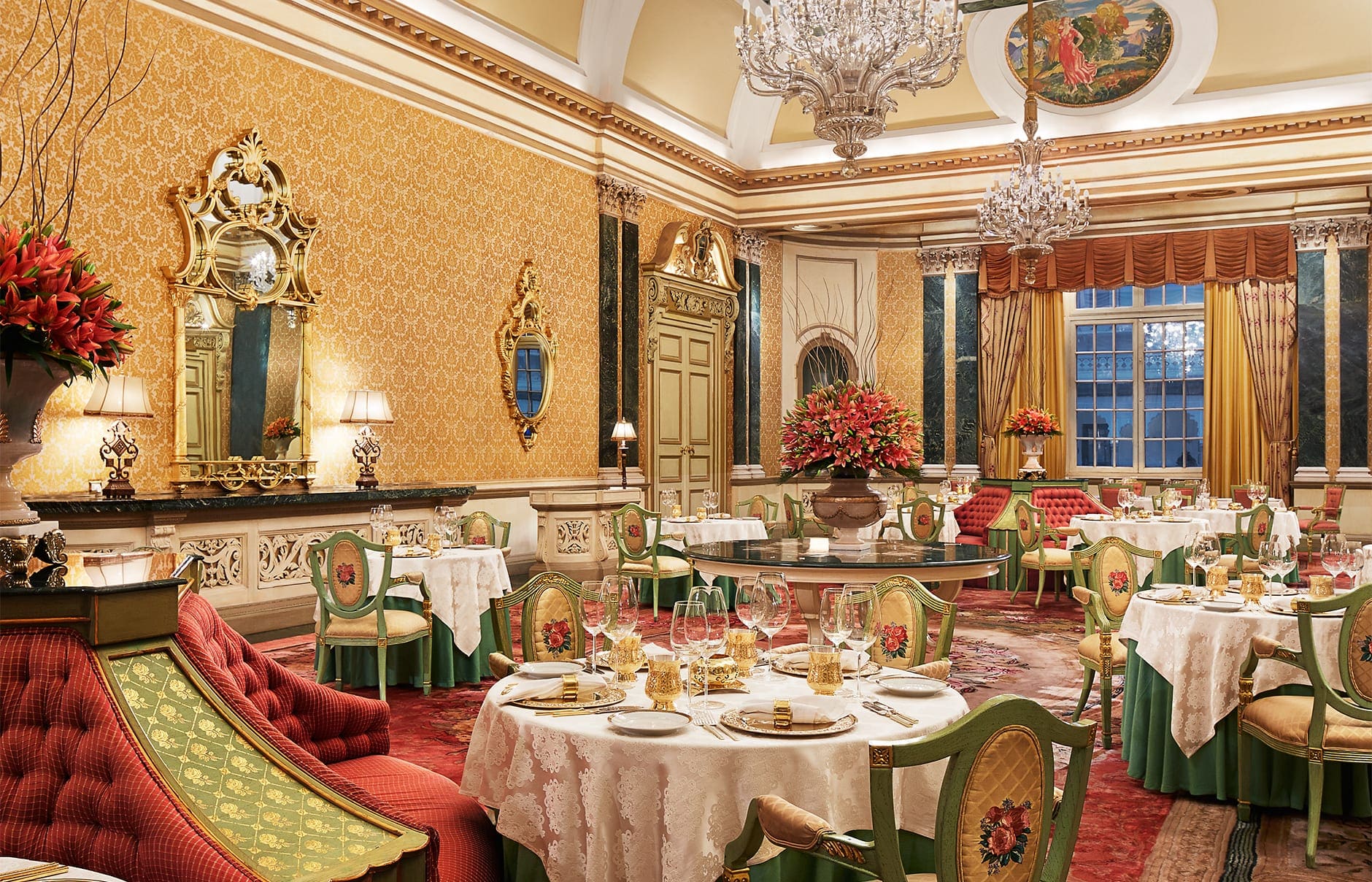Taj Rambagh Palace, Jaipur, India. Luxury Hotel Review by TravelPlusStyle. Photo © Taj Hotels Resorts and Palaces hi_h4ej0_67917798_trpj_suvarnamahal_indian_fine_dining_7473