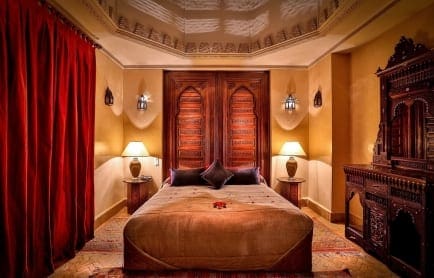 bedroom-lobby-suite-curtain