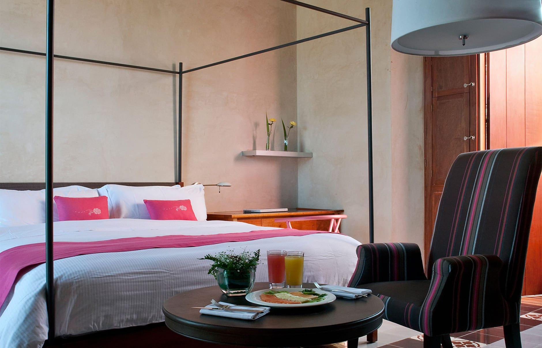 rosas-y-xocolate-deluxe-king-room-v2-r-r2