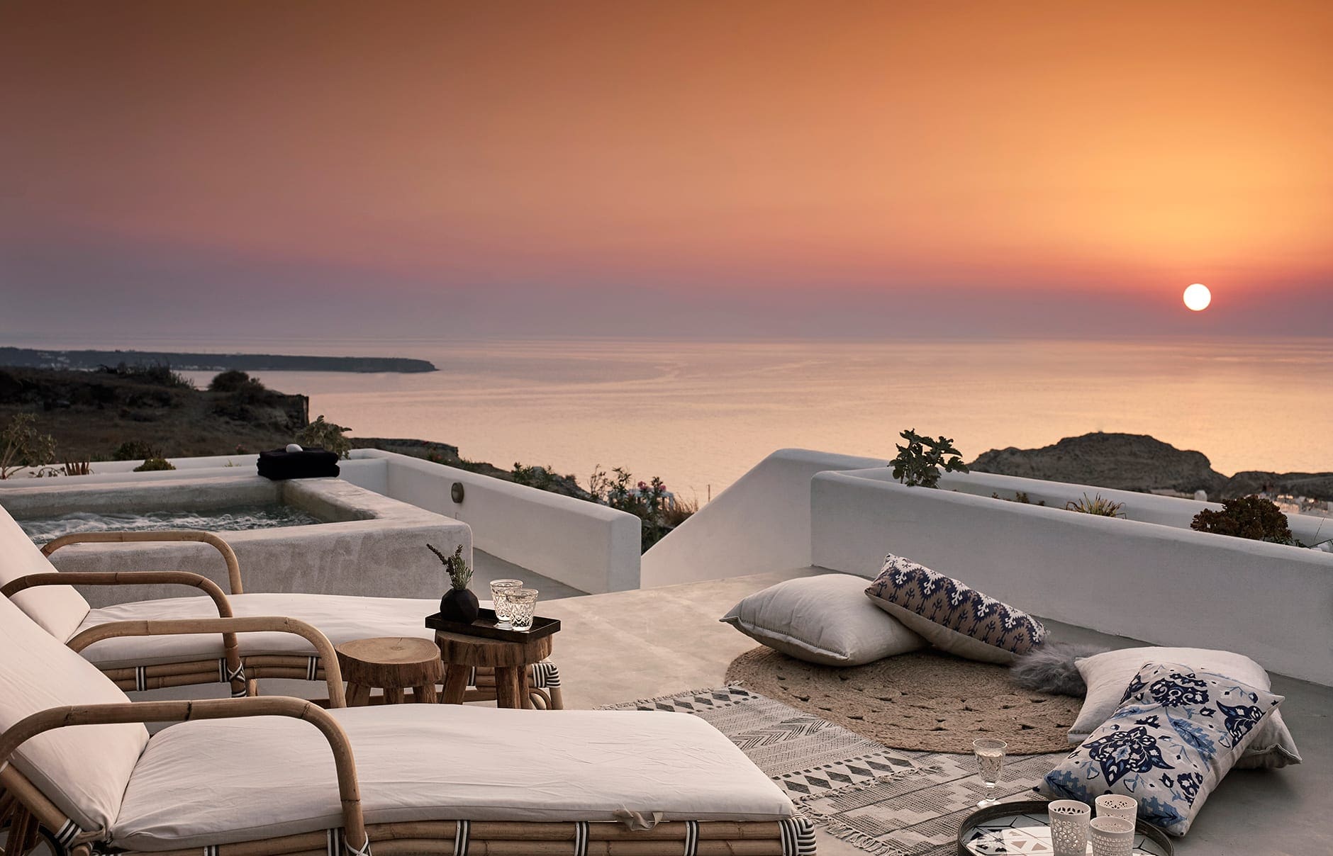 santo-maris-oia_deluxe-suite-sunset-sea-view_01