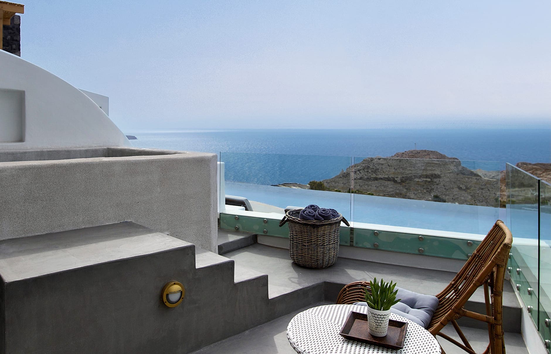 santo-maris-oia_exclusive-sunset-junior-suite-sea-view-06