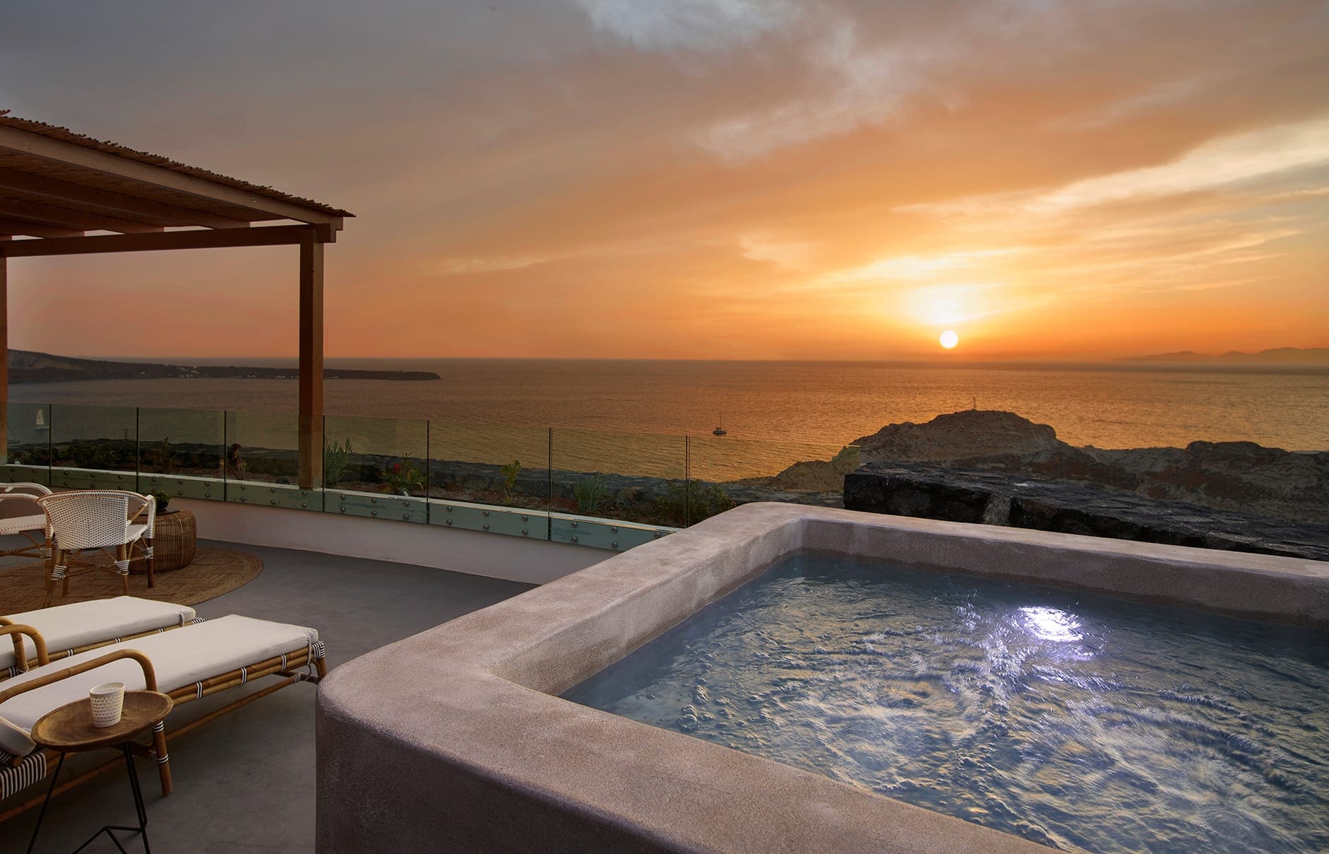 santo-maris-oia_exclusive-sunset-junior-suite-sea-view-07