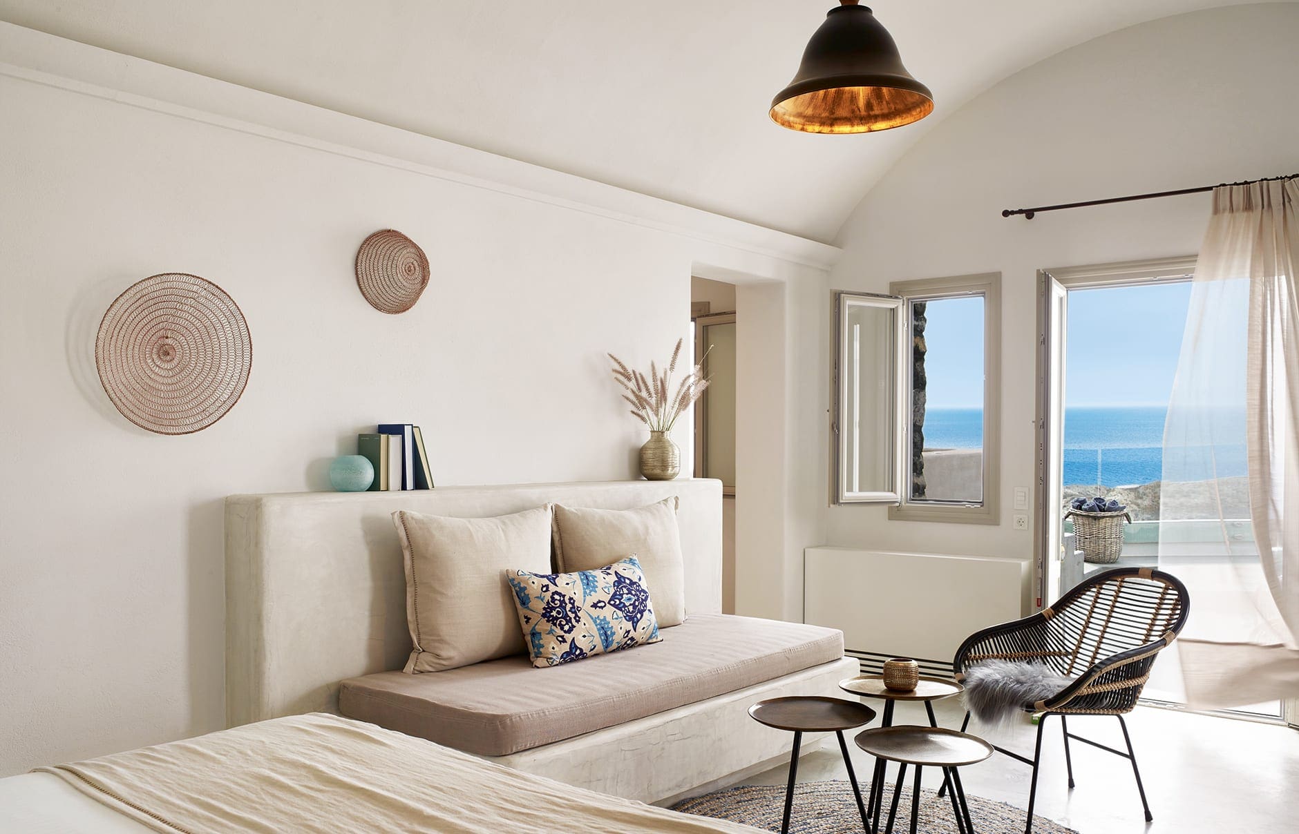 santo-maris-oia_exclusive-sunset-junior-suite-sea-view_01