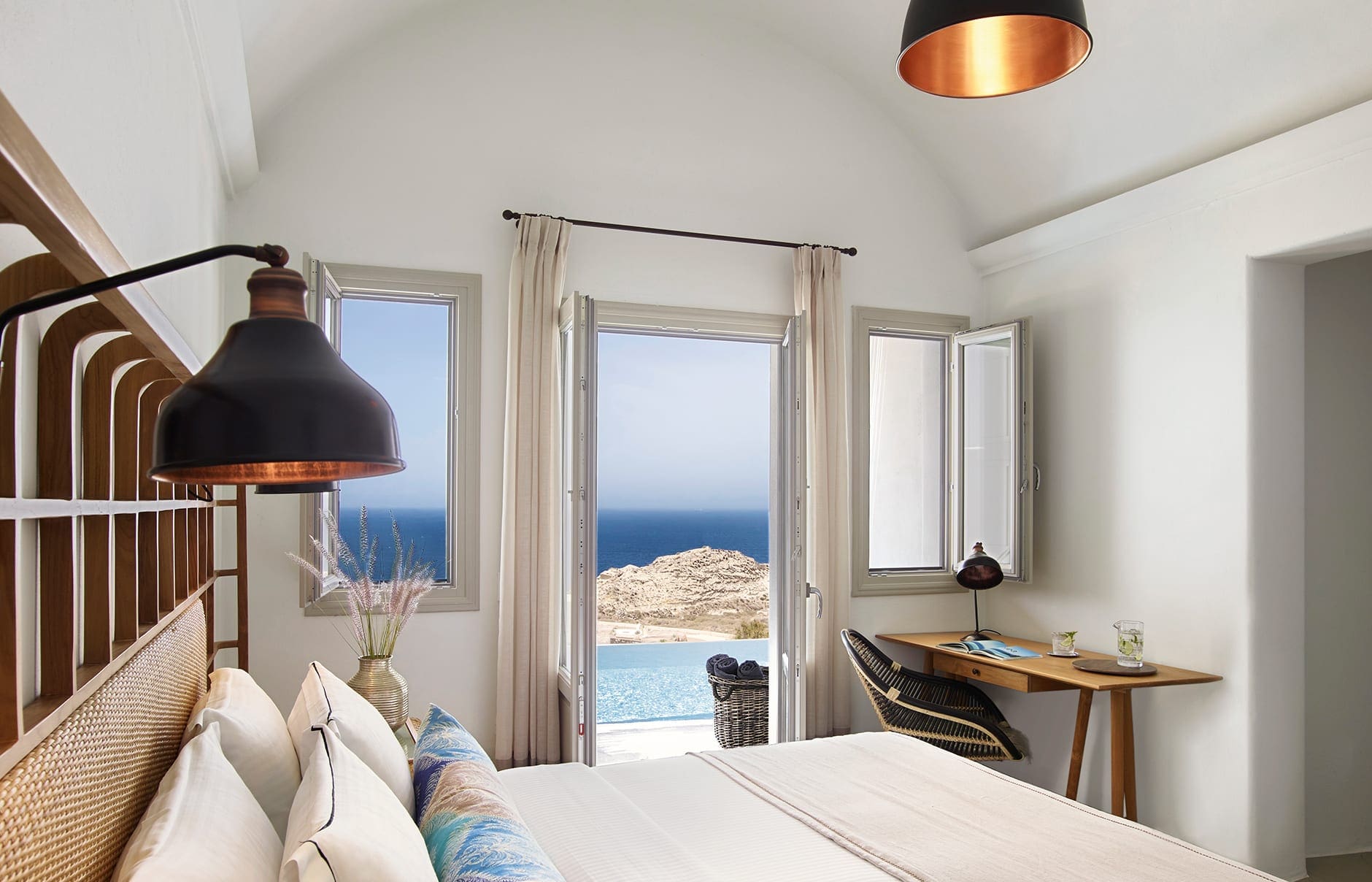 santo-maris-oia_exclusive-sunset-suite-private-pool_02