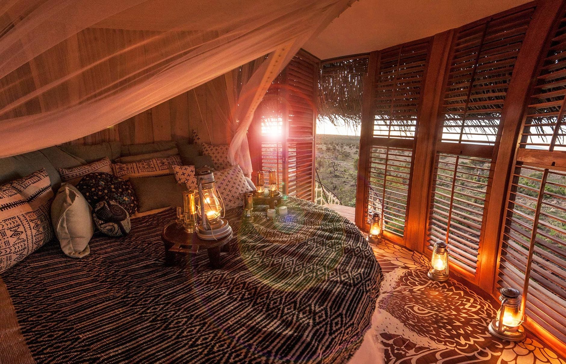 pay-giant-birds-nest-in-kenya-lets-safari-guests-sleep-luxuriously-above-the-trees