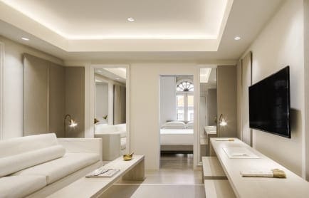 pearl_suite_living_room_7361-a4