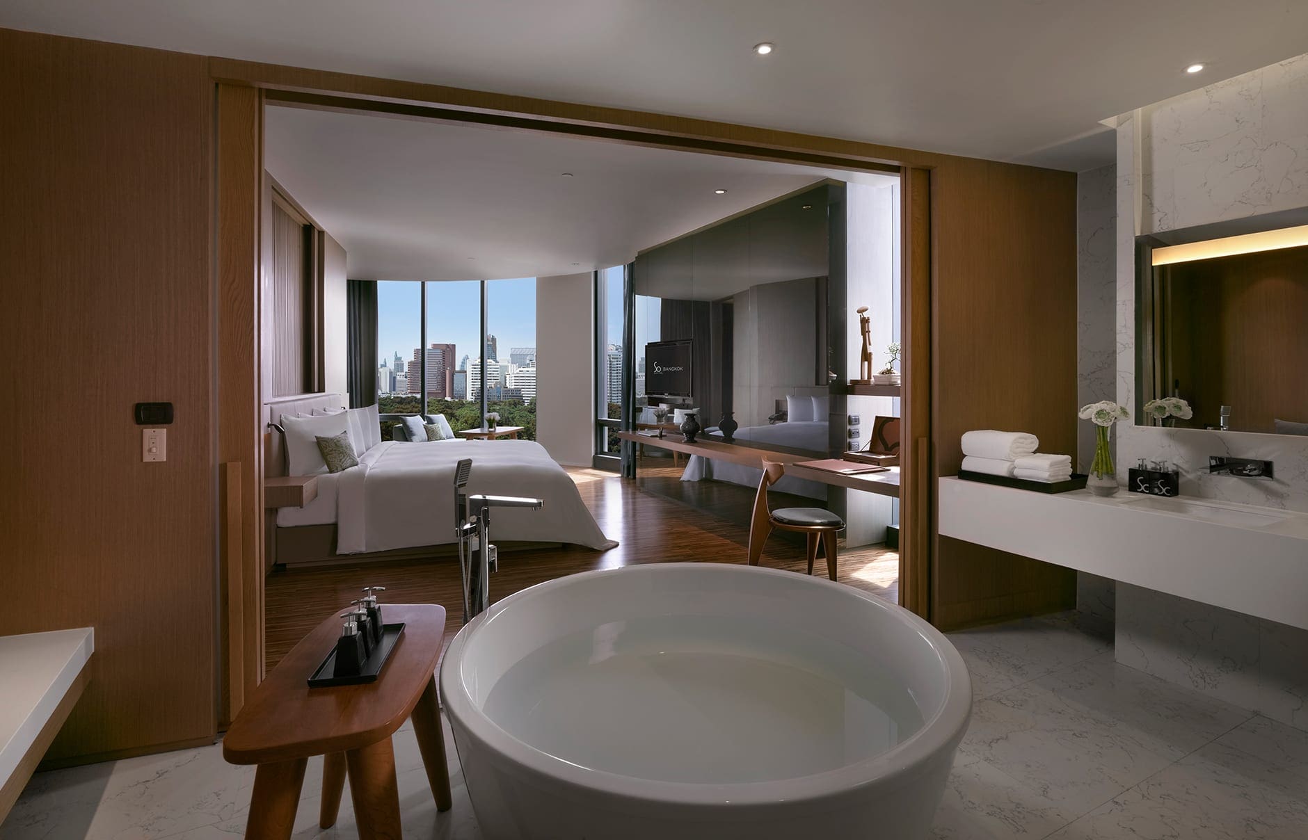 so-sofitel-bangkok-wood-element-room-so-lofty-01
