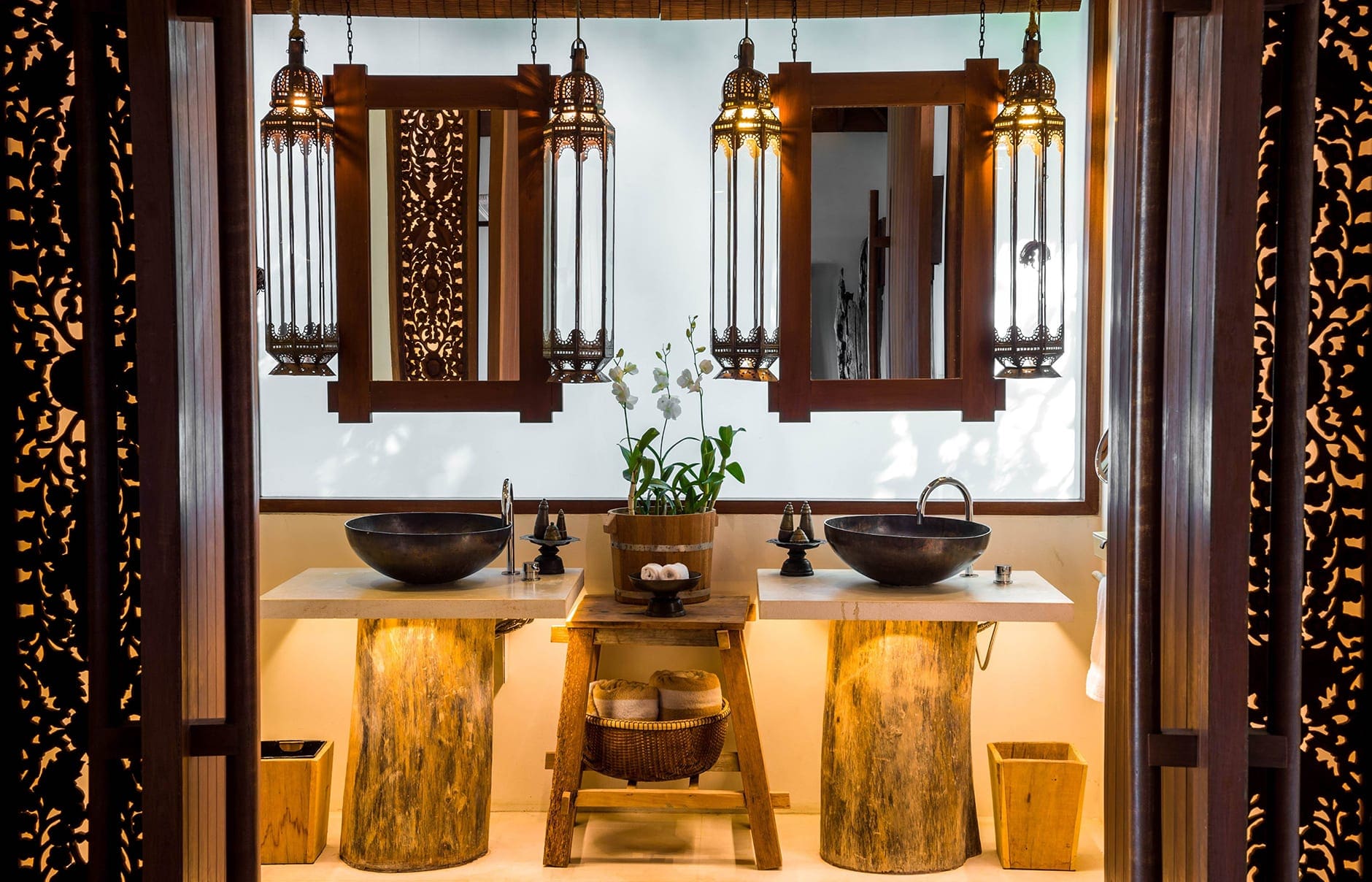 overwater_bathroom_1