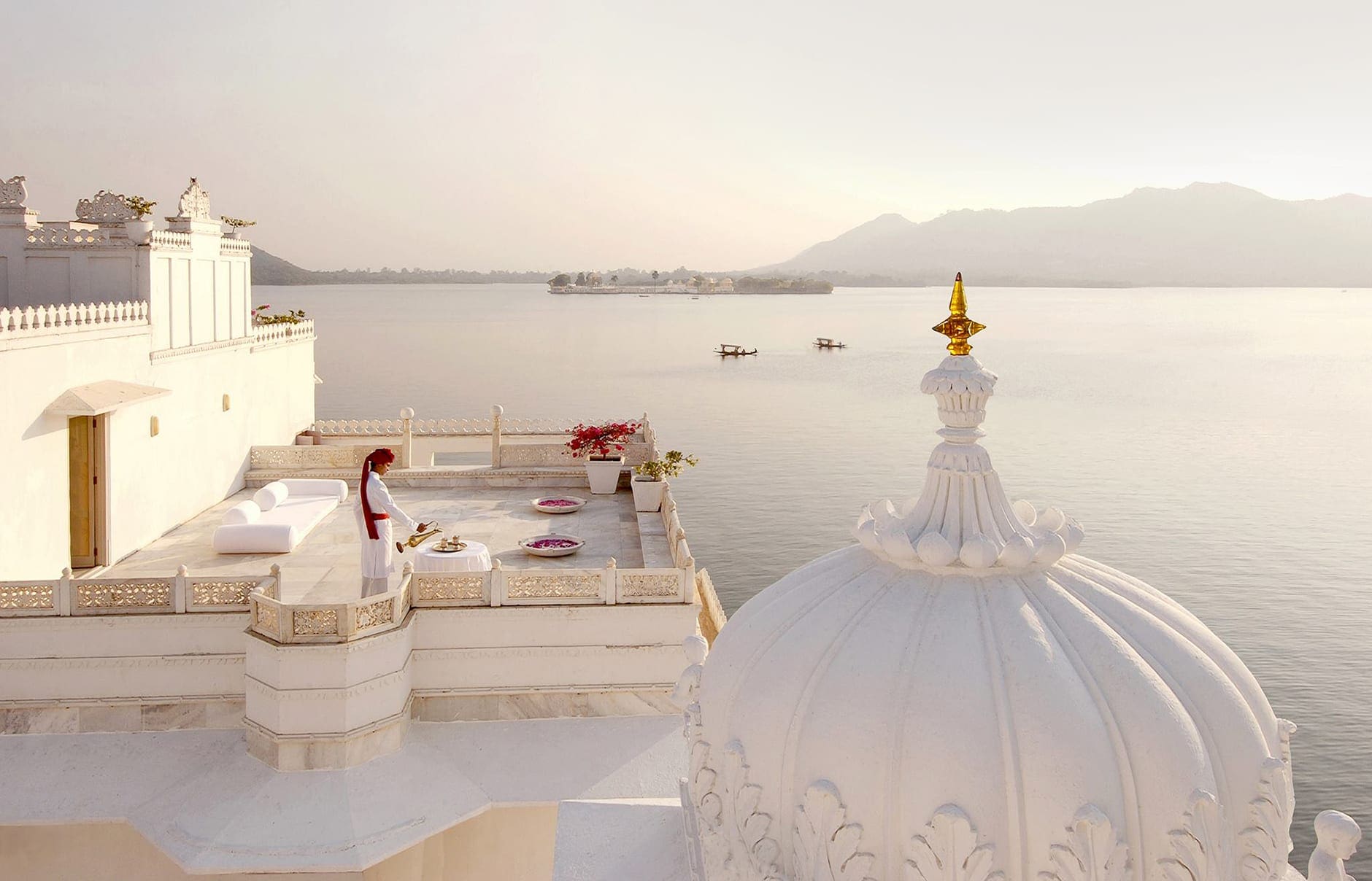 taj_lake_palace_hotel_1-a