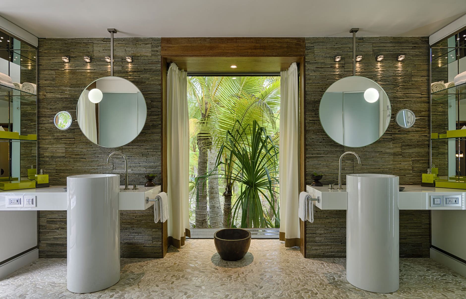 The Brando, French Polynesia • TravelPlusStyle.com thebrando_0037_hdromeobalancourt-2048x1365