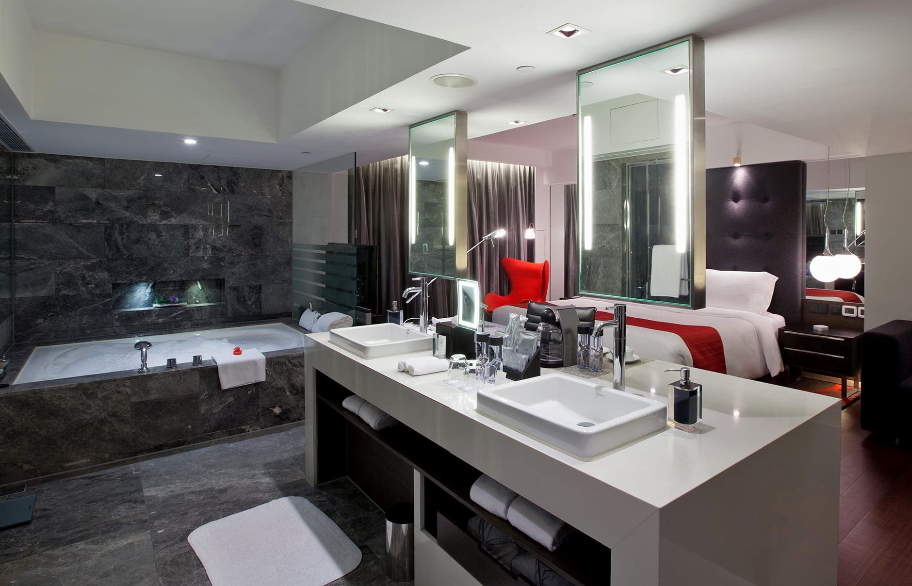 tmhk_spa-suite-in-red