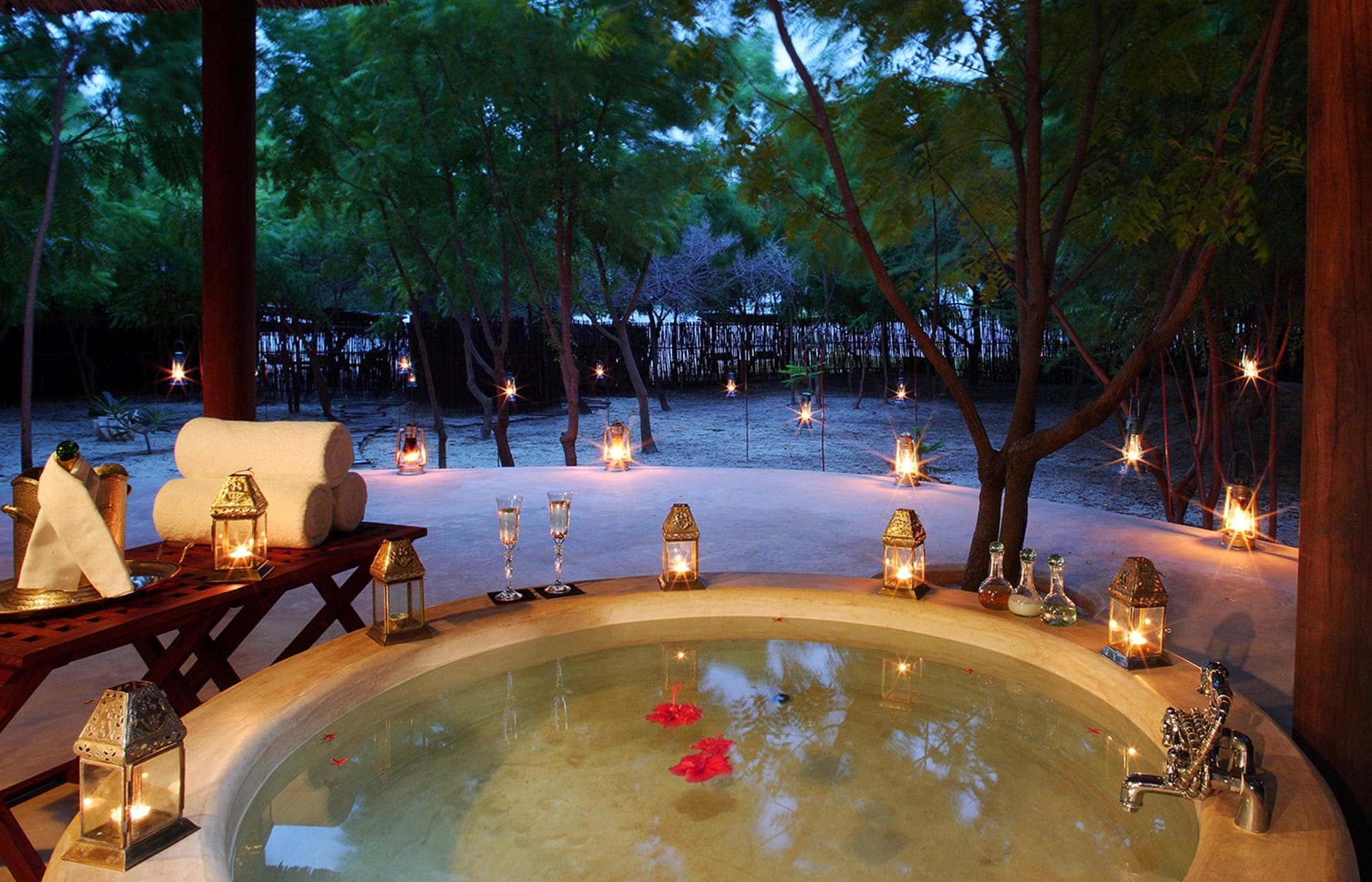 red-pepper-house-kenya-bath