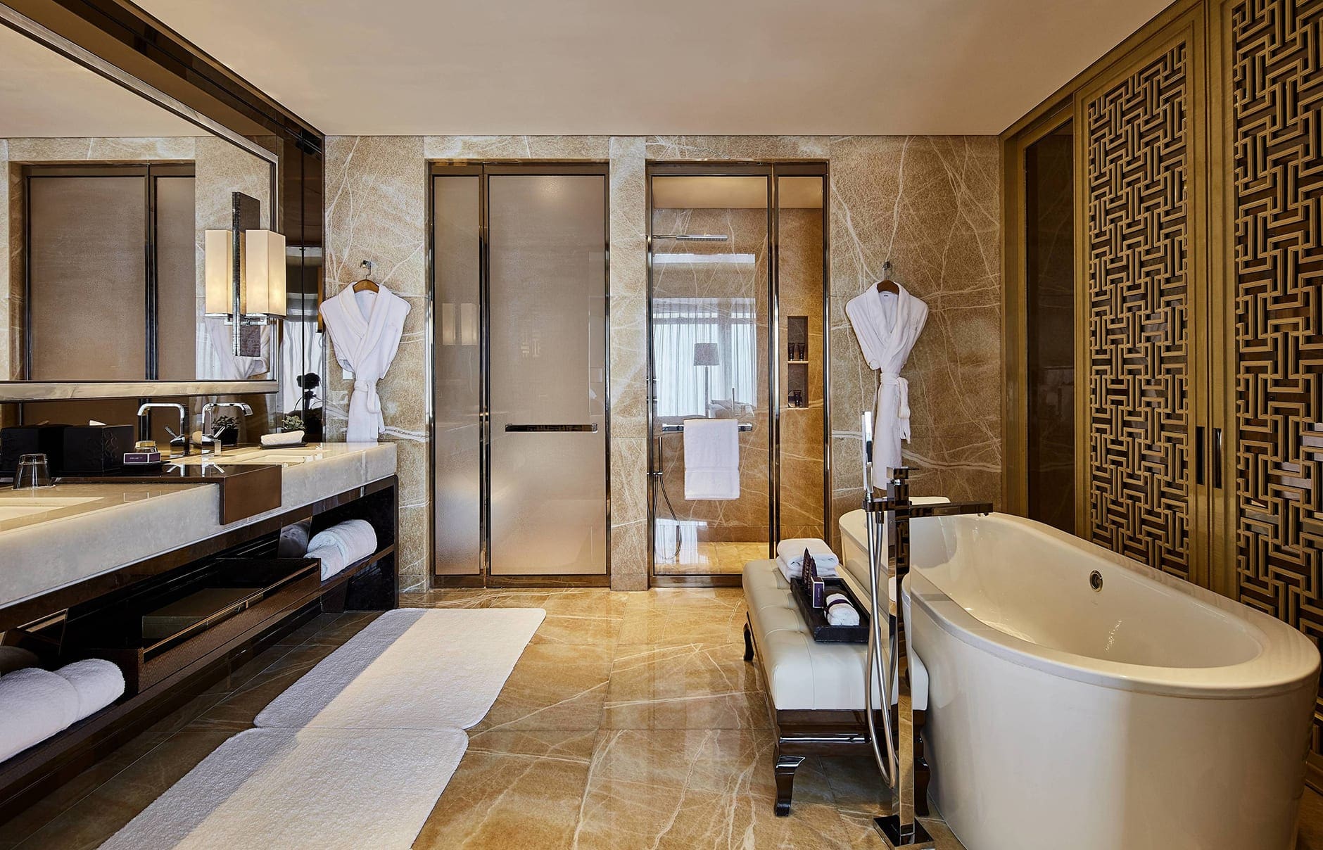 116572753-h1-hkgkw-bathroom-3195-hor-clsc