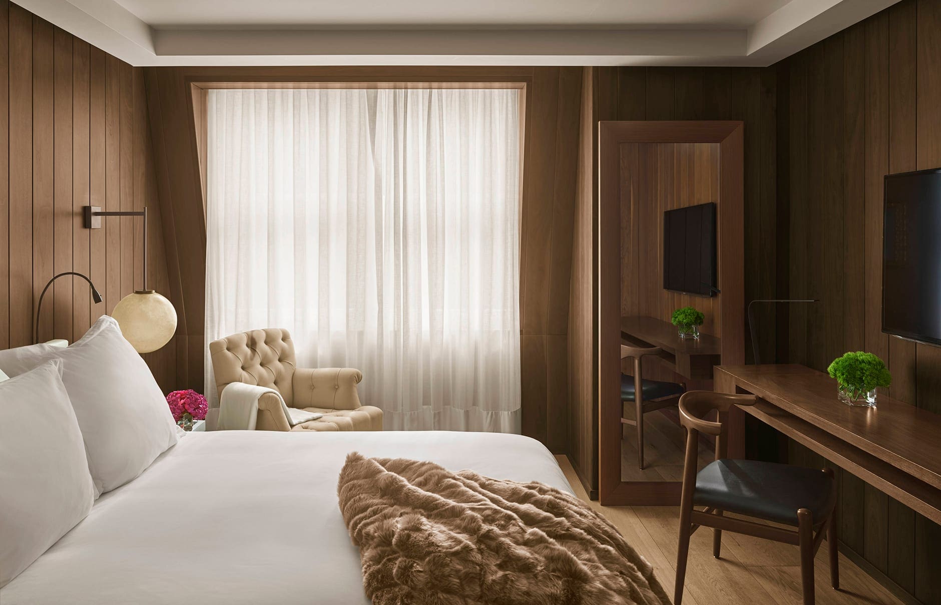 111768052-h1-loneb-superior-queen-3572-hor-clsc