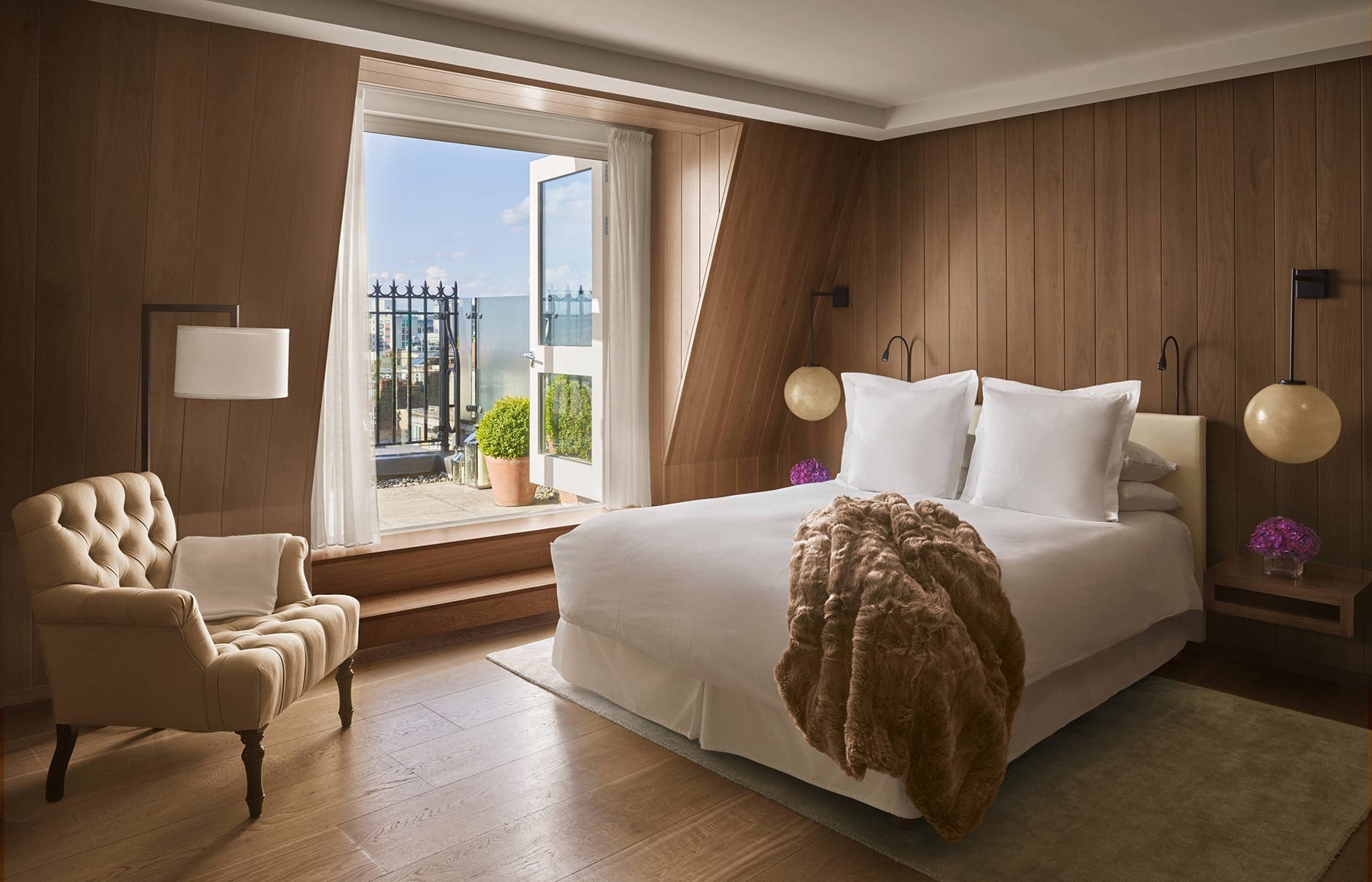 111768168-h1-loneb-bedroom-3555-hor-clsc