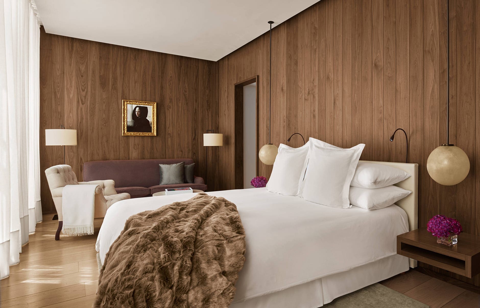 111768175-h1-loneb-suite-3564-hor-clsc