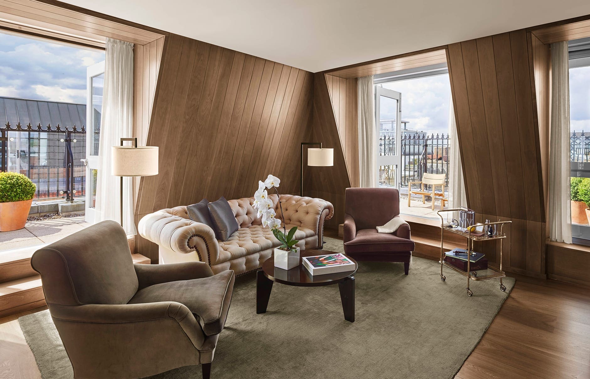 111768248-h1-loneb-terrace-suite-3571-hor-clsc