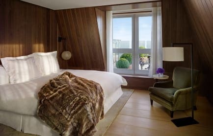 111768242-h1-loneb-terrace-suite-0025-hor-clsc