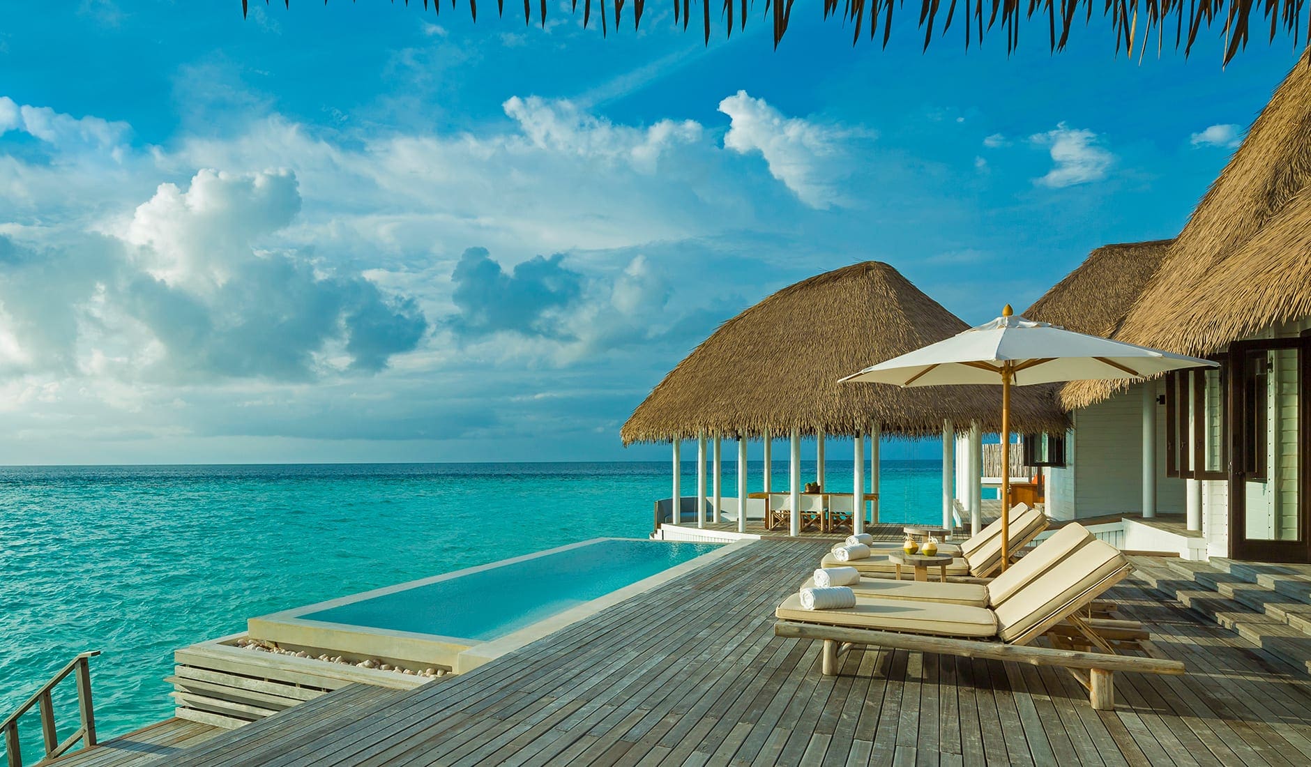 59844_64823992_como_villa_deck_0