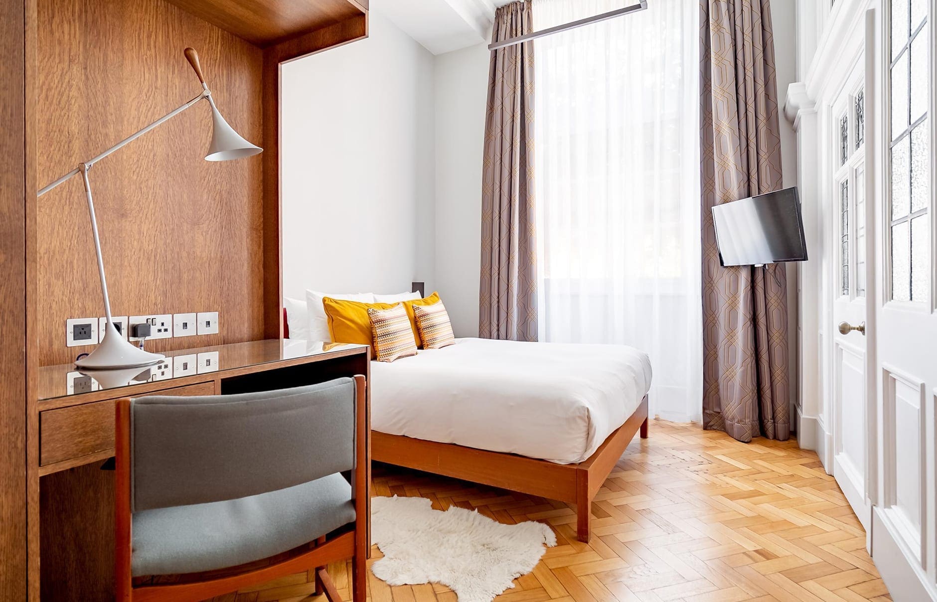 town-hall-hotel-rooms-justin