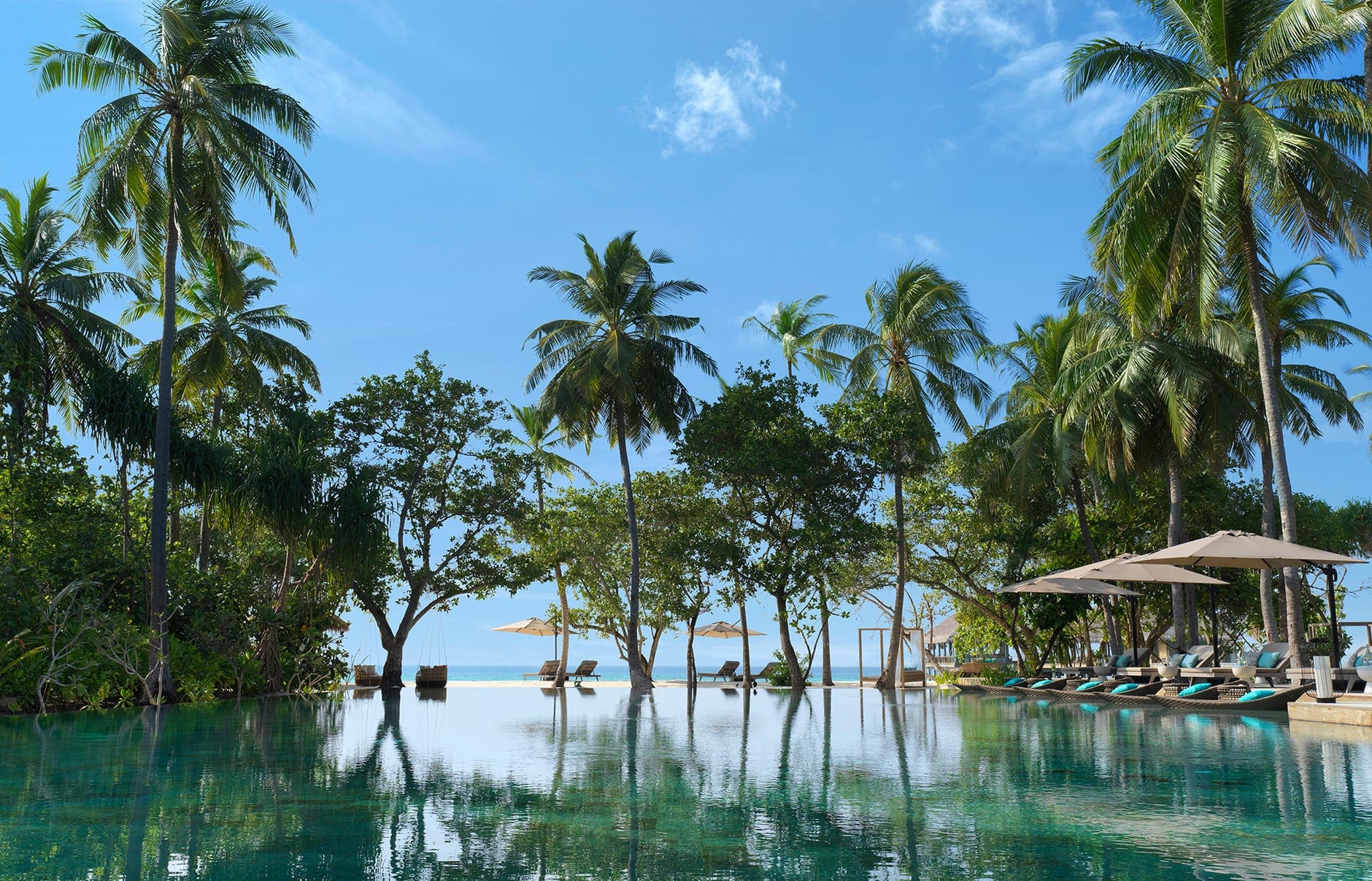 216_5327_vakkaru_pool_and_sky_lr