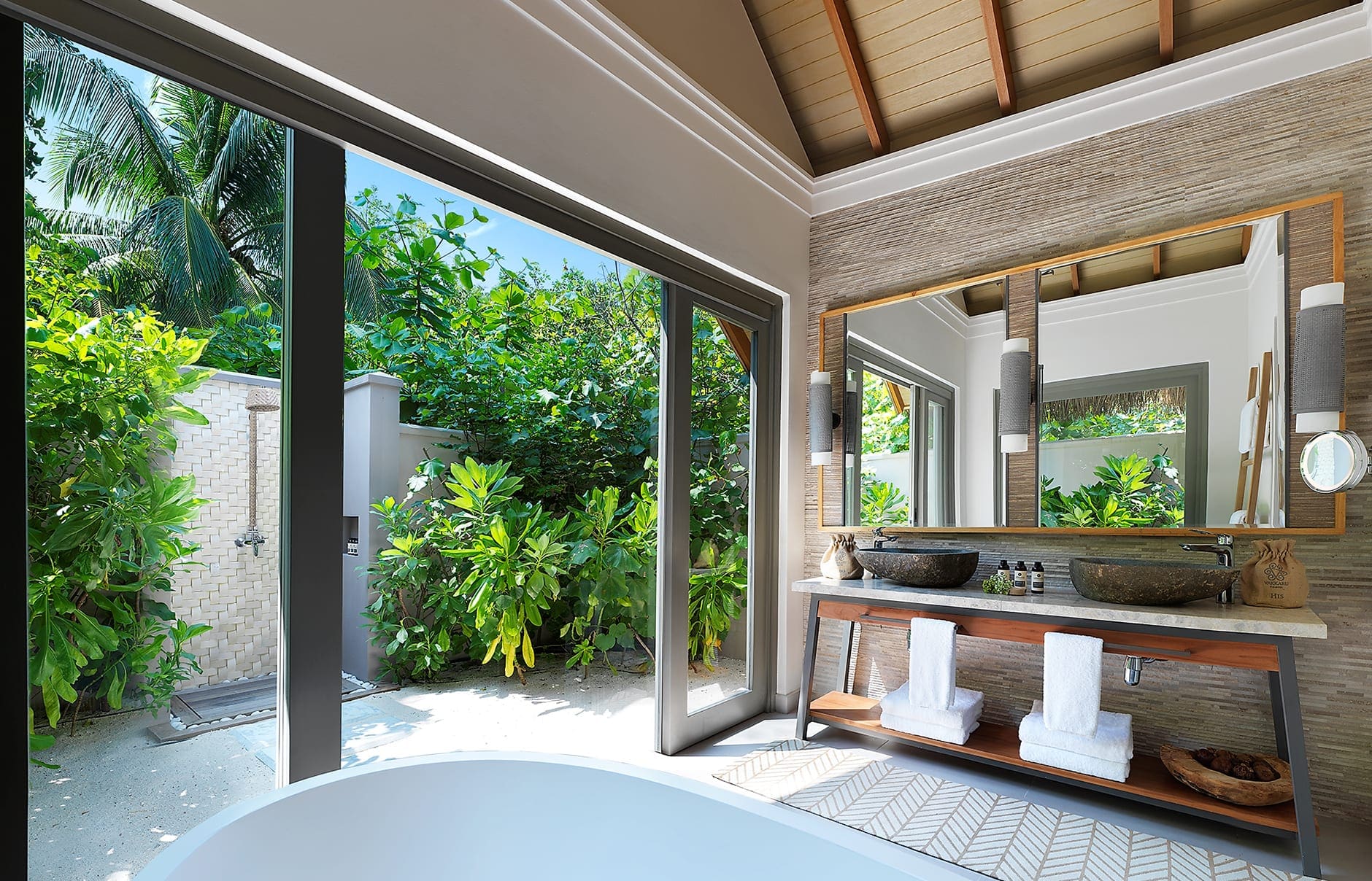 68_beach-bungalow-bathroom