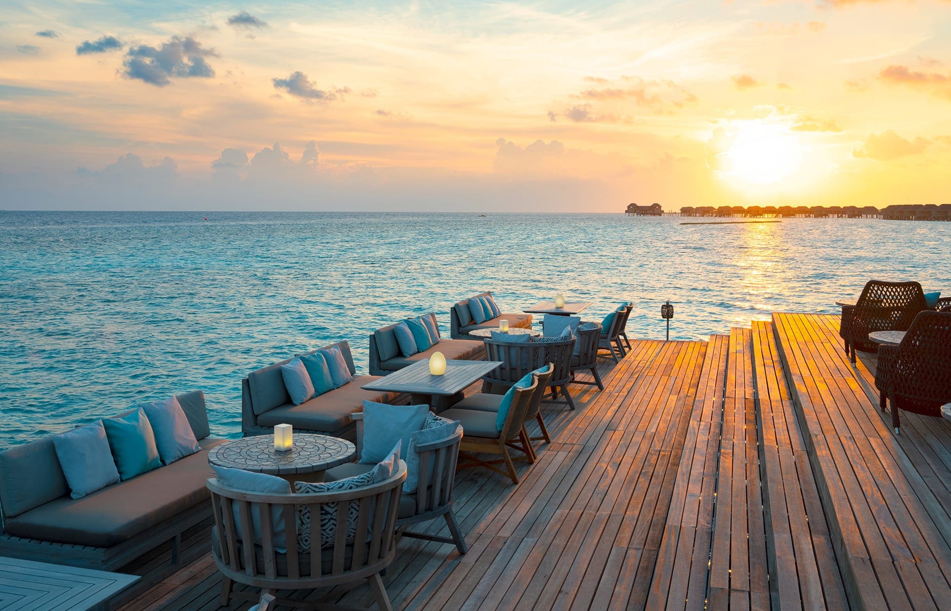 lagoon-bar-with-sunset