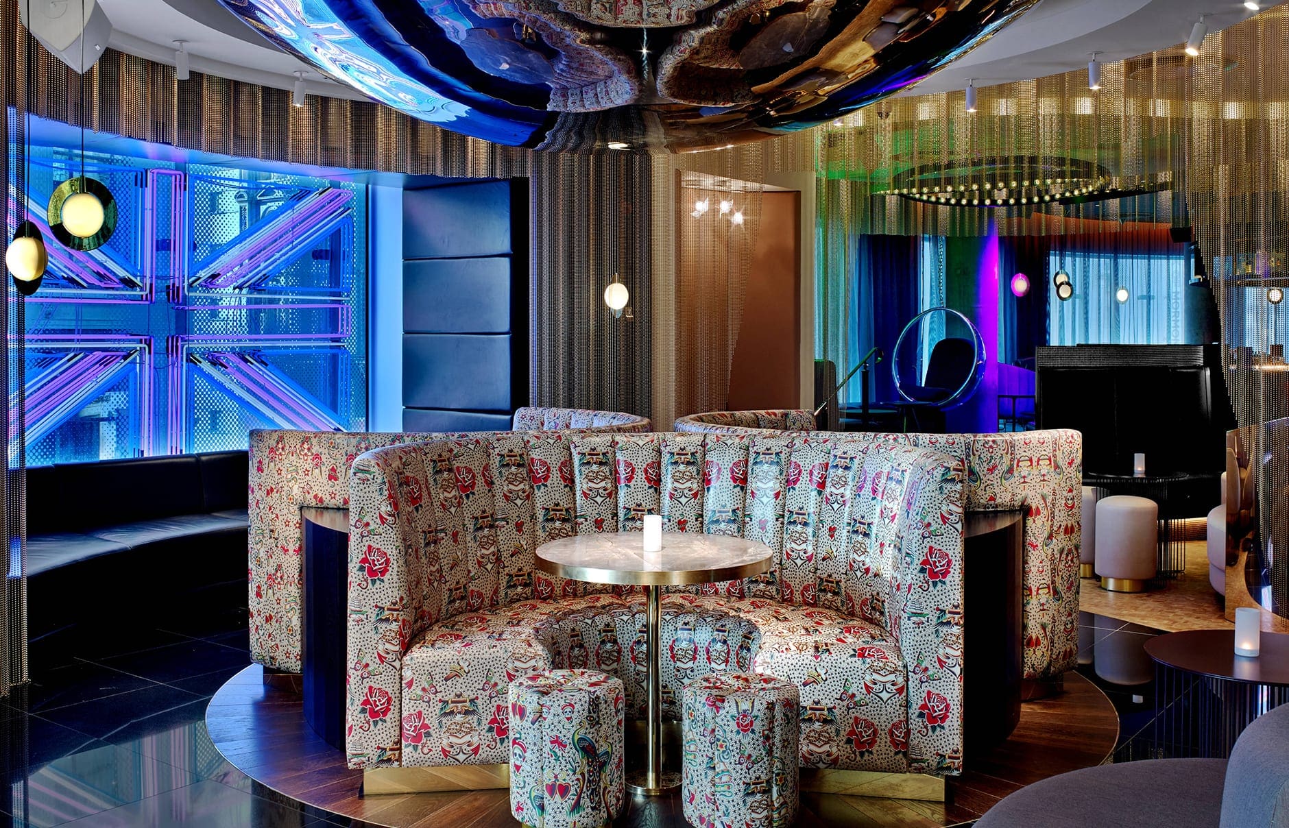 101168783-h1-lonhw-perception-bar-4359-hor-clsc