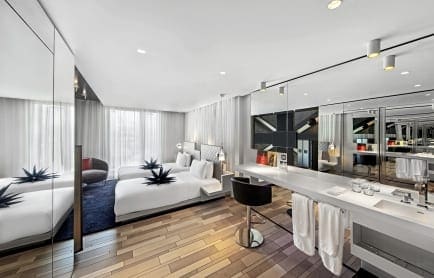 111879785-h1-lonhw-twin-guestroom-3365-hor-clsc