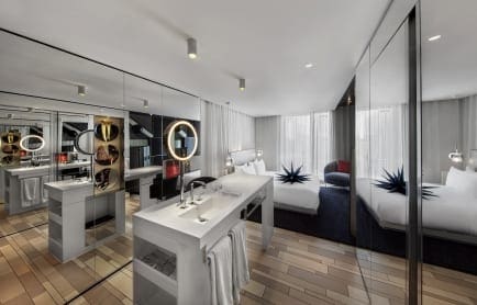 111879816-h1-lonhw-guest-bathroom-3363-hor-clsc